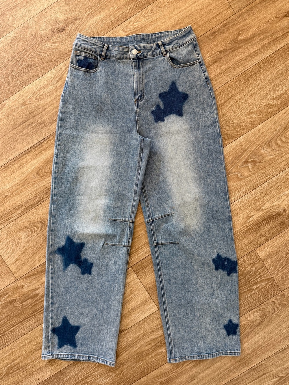 Women's blue b. Light Blue Barrel Leg Jeans with Navy Star Details NWT Size L